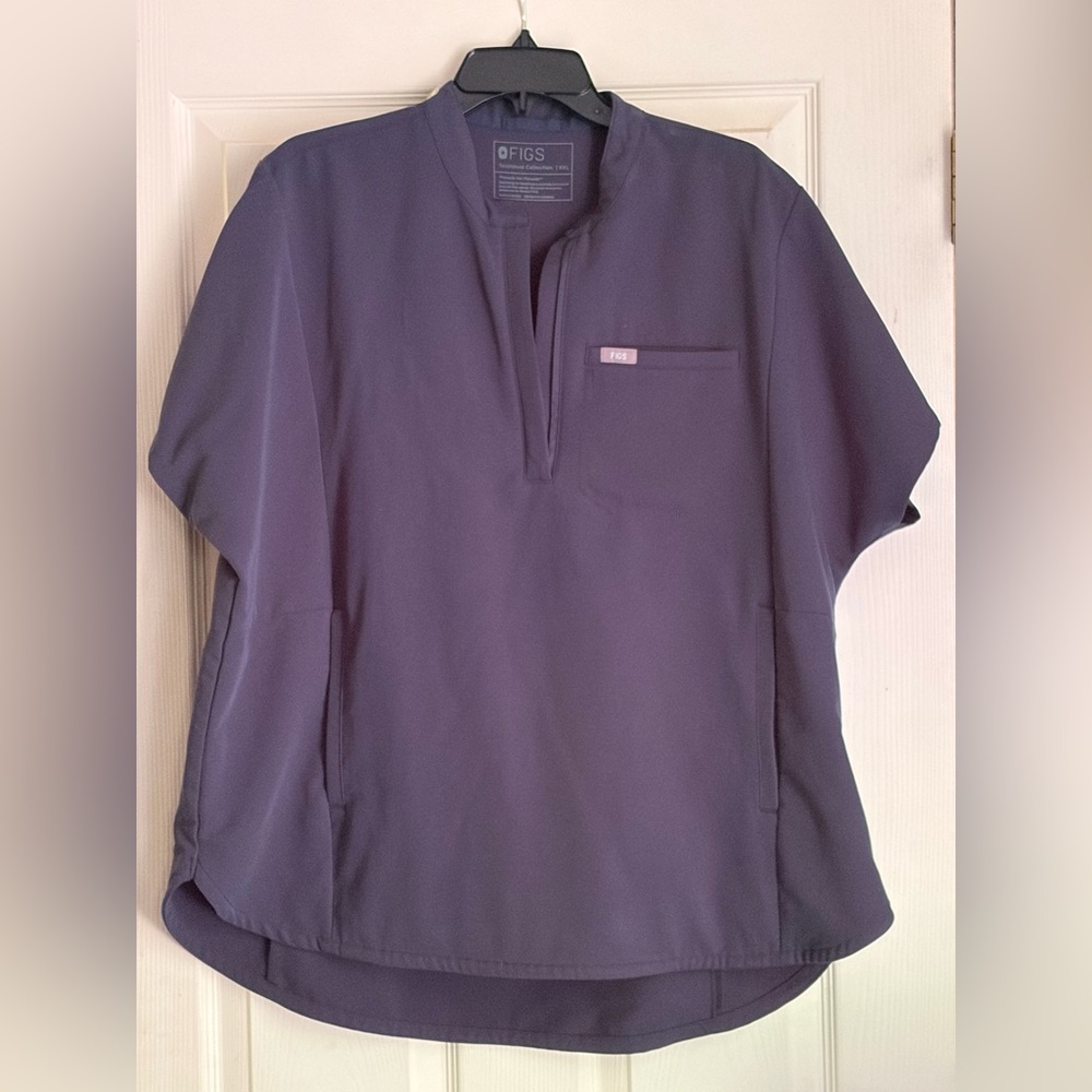 Figs Women’s navy blue scrub top XXL